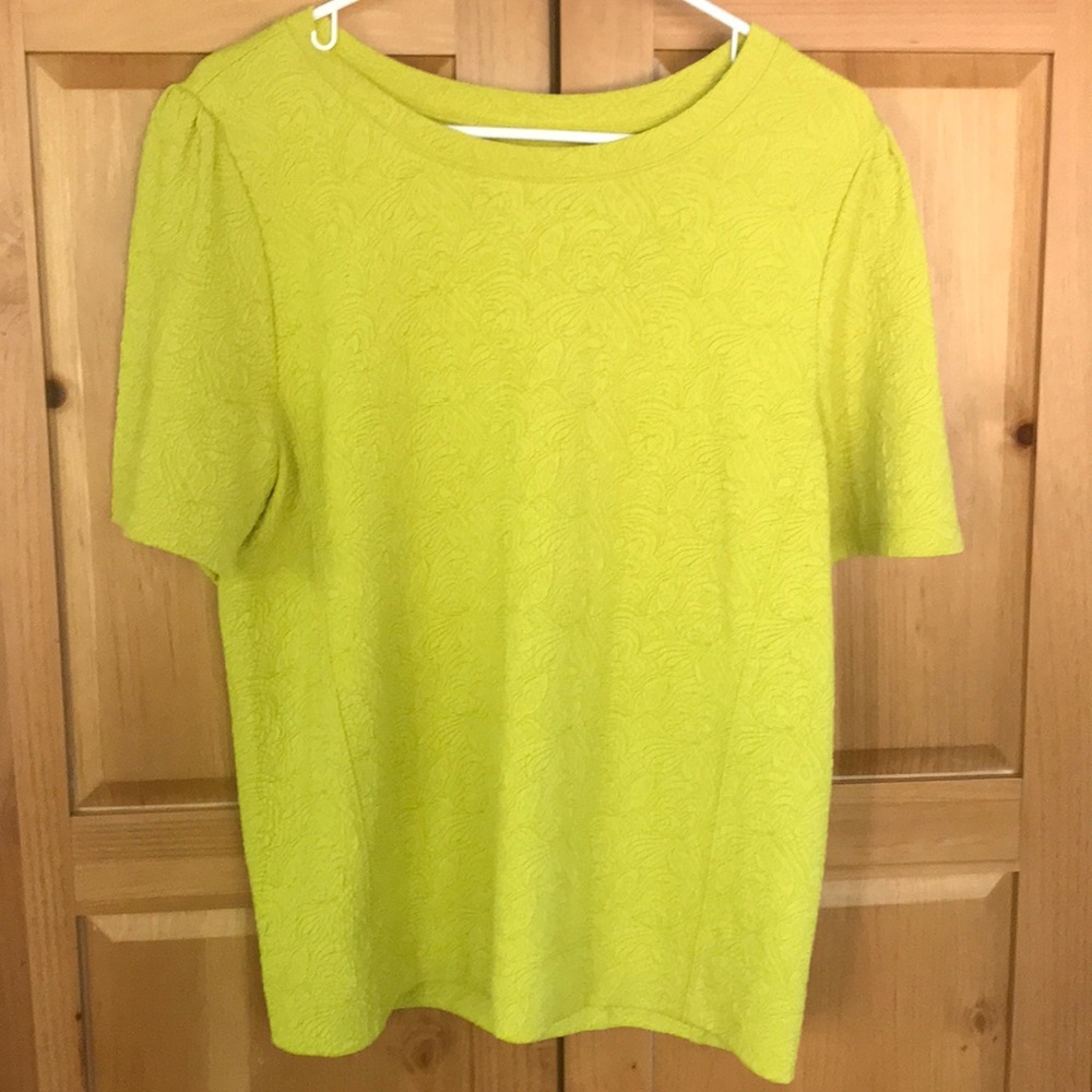 EUC Loft textured short sleeve shirt.